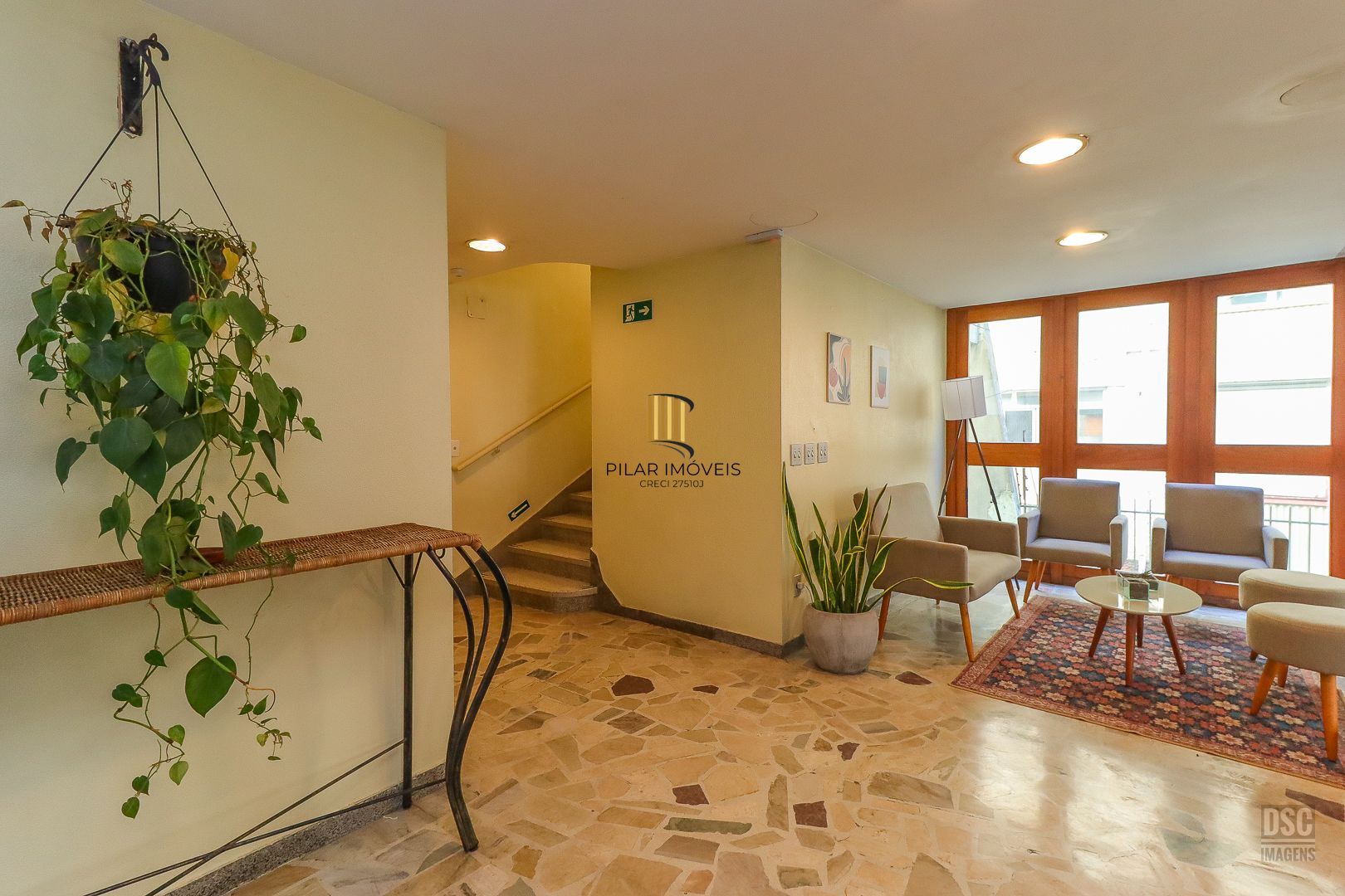 Amplo apartamento, 3 quartos (1 suíte) lavabo, escritório e 1 vaga - Petrópolis