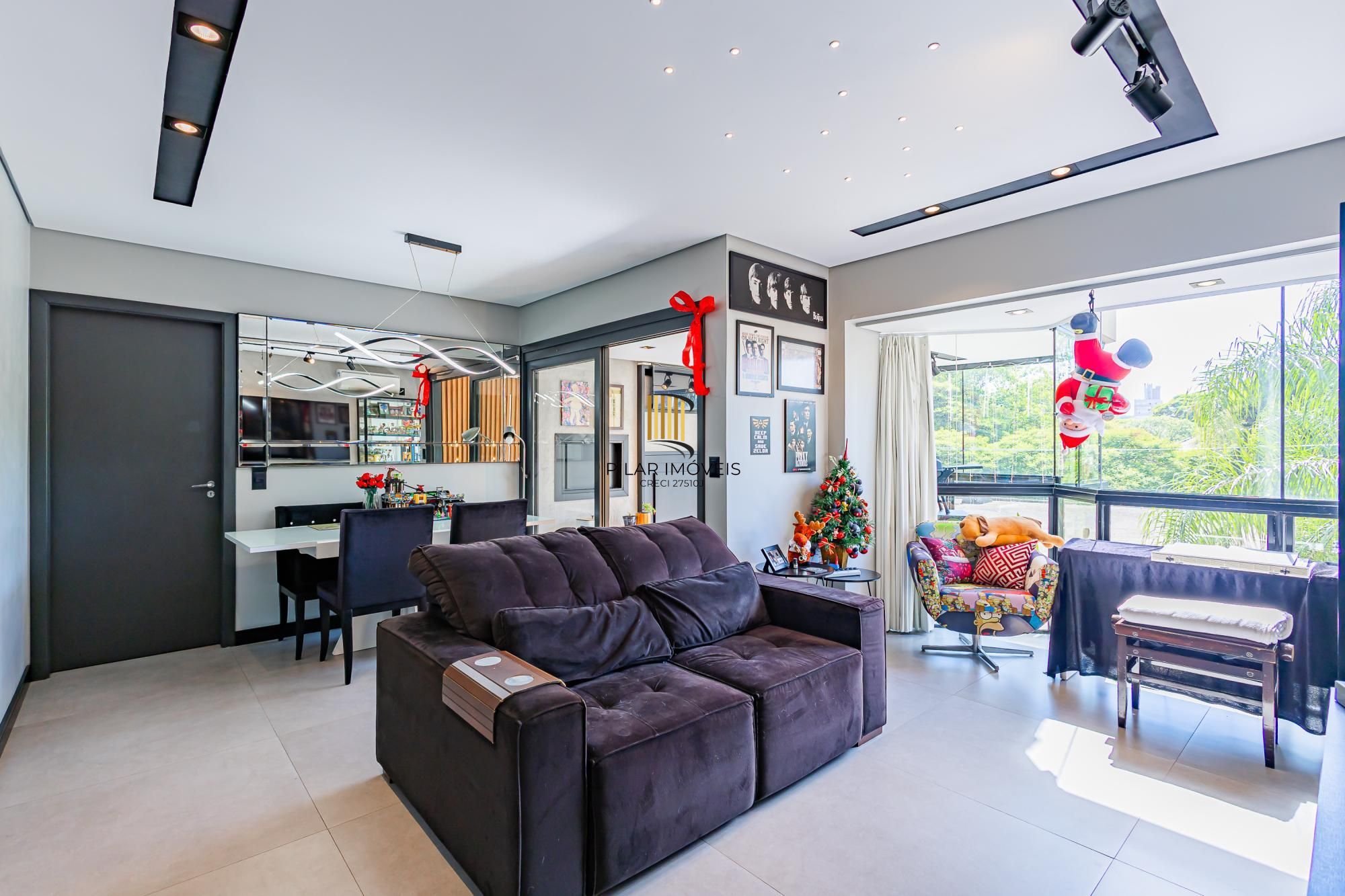 Apartamento com 92 m² no Menino Deus.