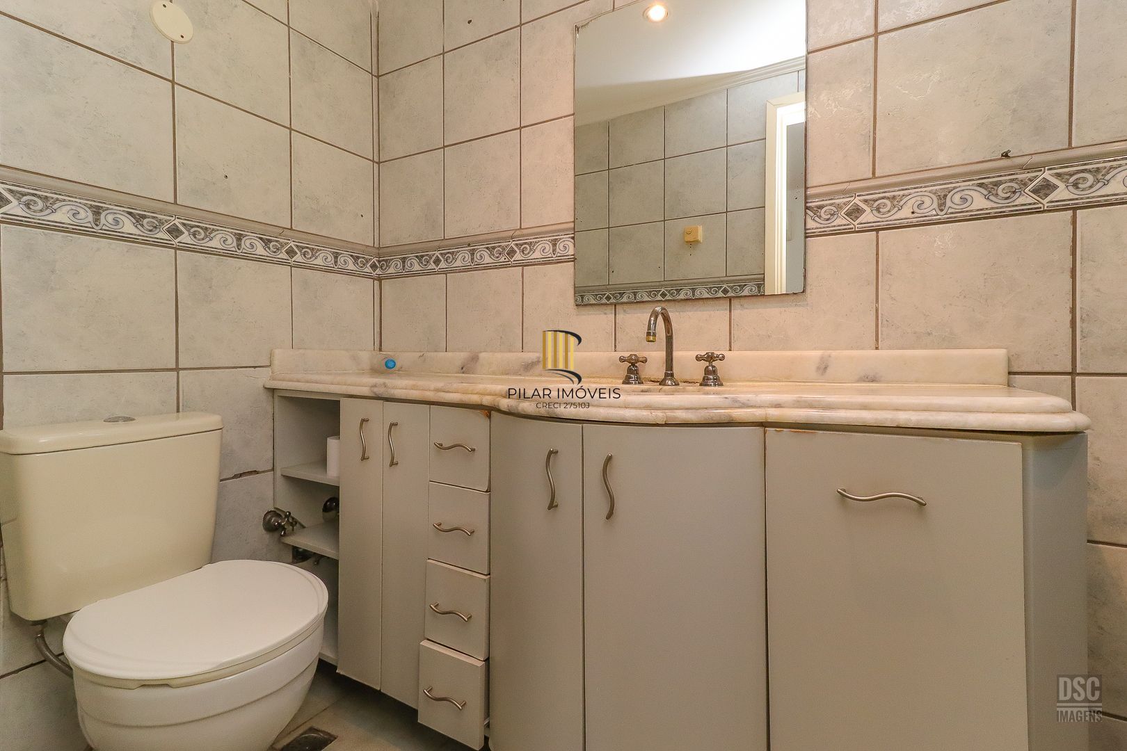 Amplo apartamento, 3 quartos (1 suíte) lavabo, escritório e 1 vaga - Petrópolis