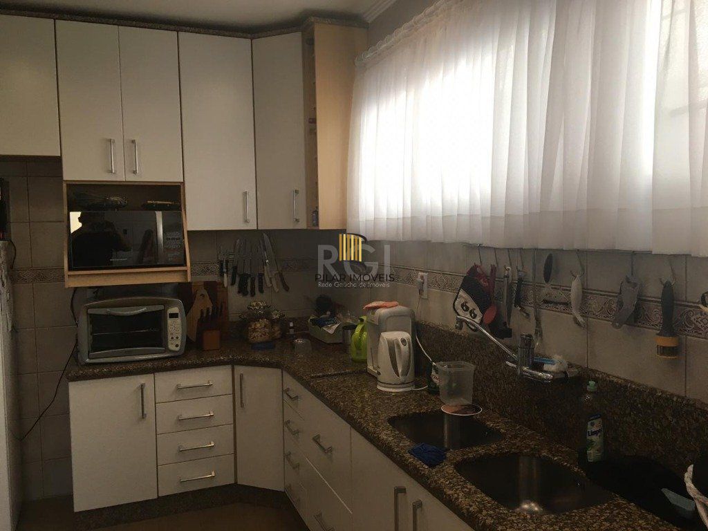 Casa para Venda - 230m², 3 dormitórios, sendo 3 suites, 3 vagas - Chácara das Pedras