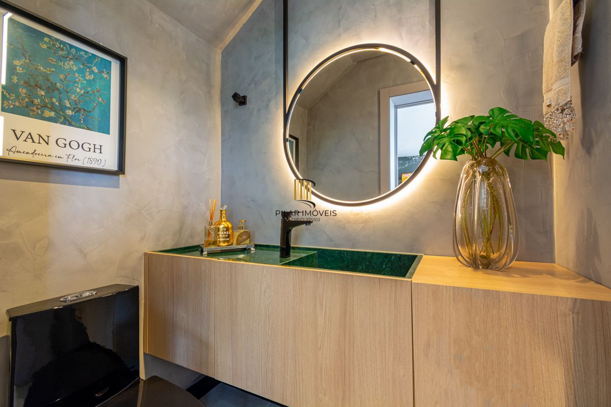 Casa de alto padrão no condomínio Vale dos Lírios