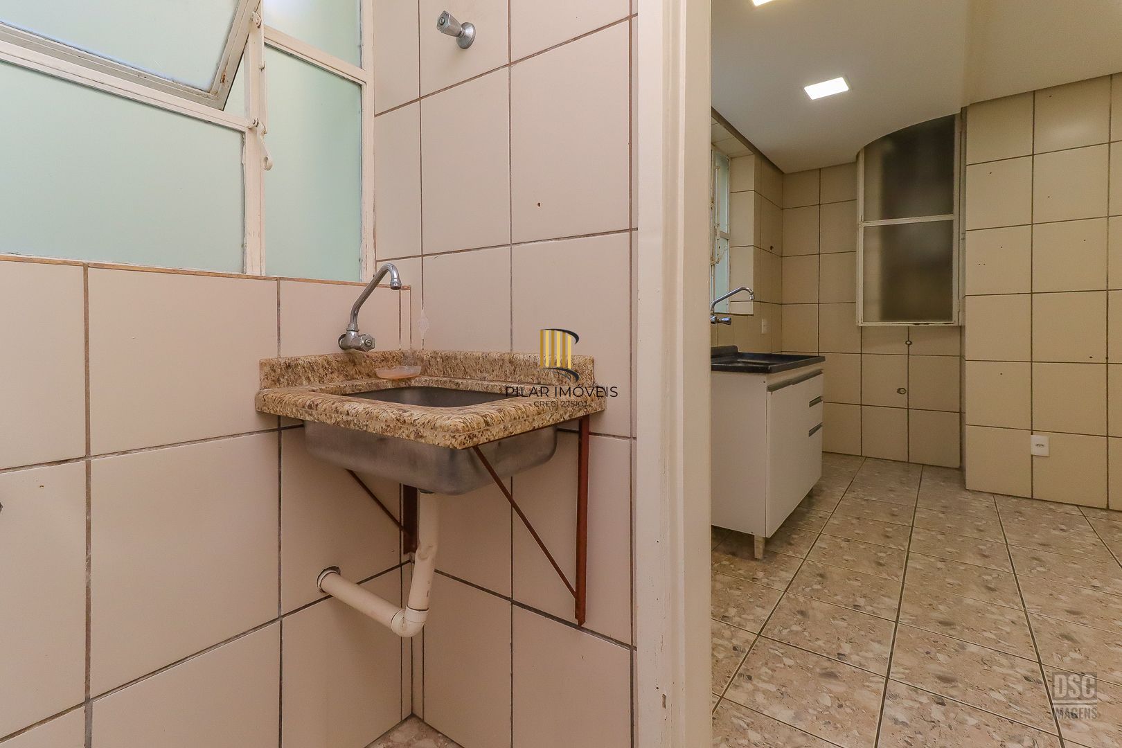Amplo apartamento, 3 quartos (1 suíte) lavabo, escritório e 1 vaga - Petrópolis