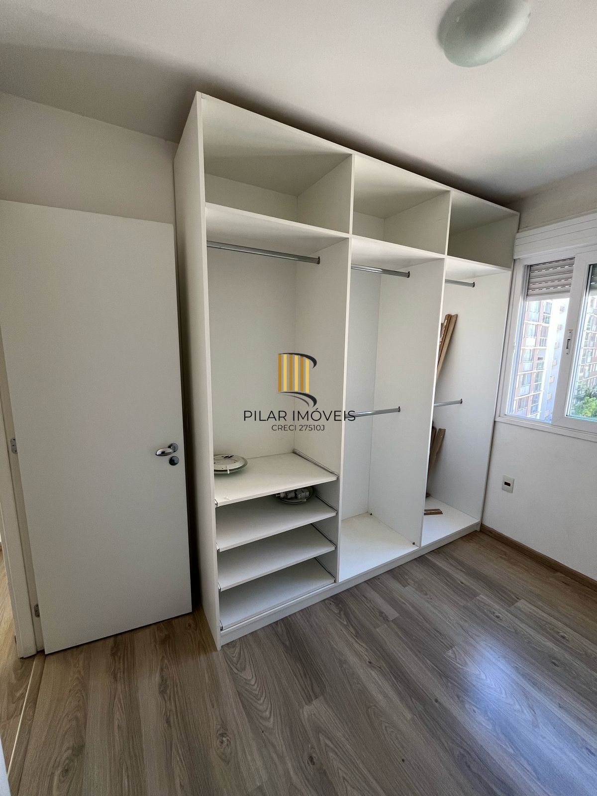 Junto ao Shopping Iguatemi. 3 quartos ( 1 suíte) sacada, churrasqueira e 1 vaga