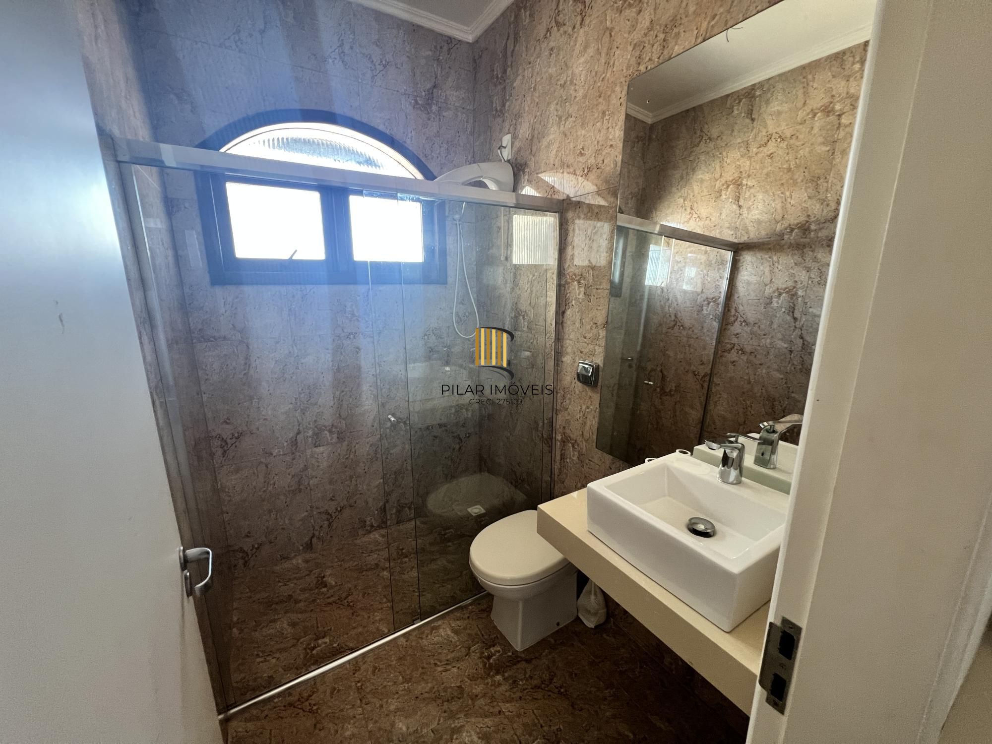 Belíssima casa no Bairro Tristeza com 645m²