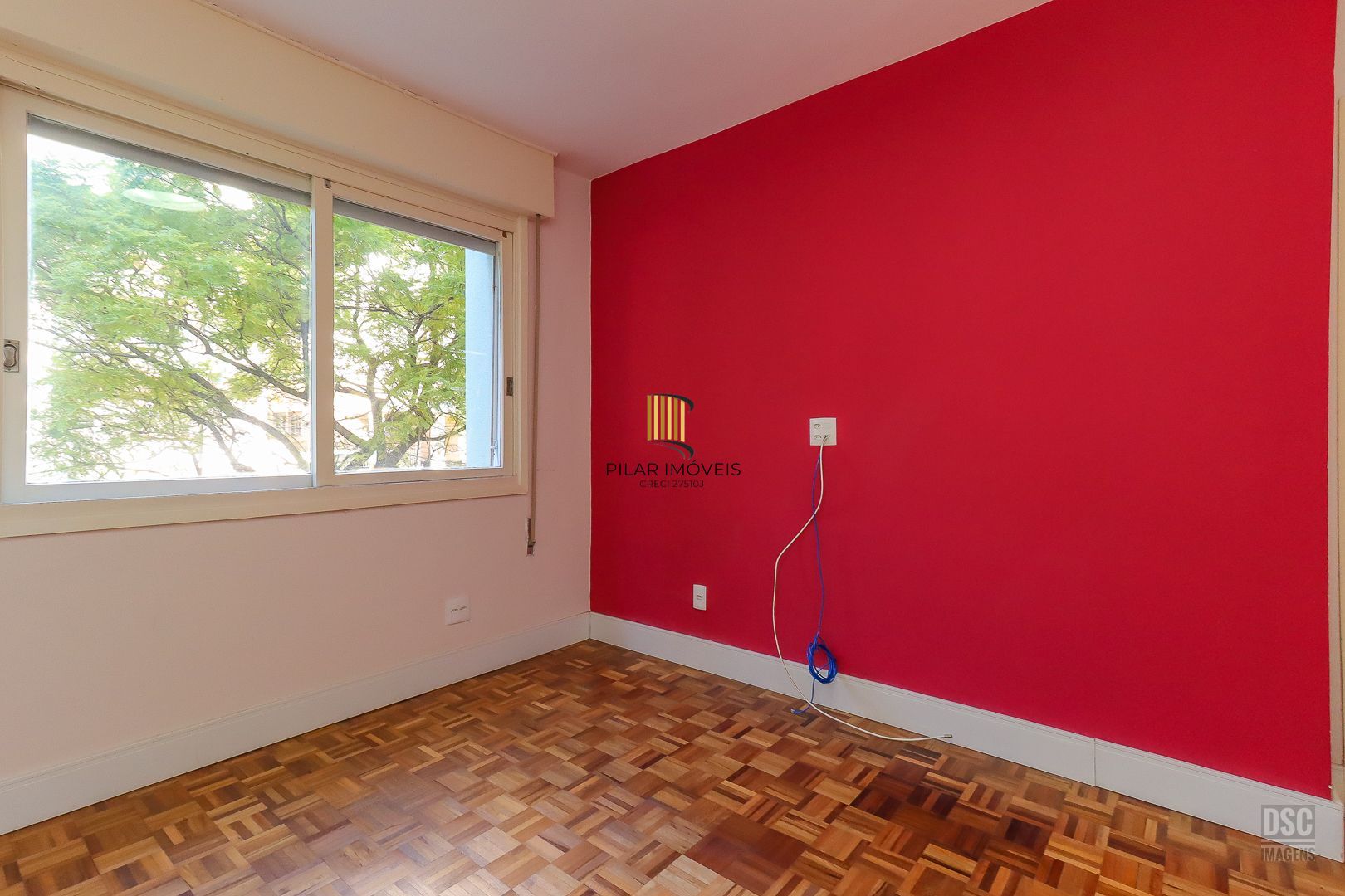 Amplo apartamento, 3 quartos (1 suíte) lavabo, escritório e 1 vaga - Petrópolis