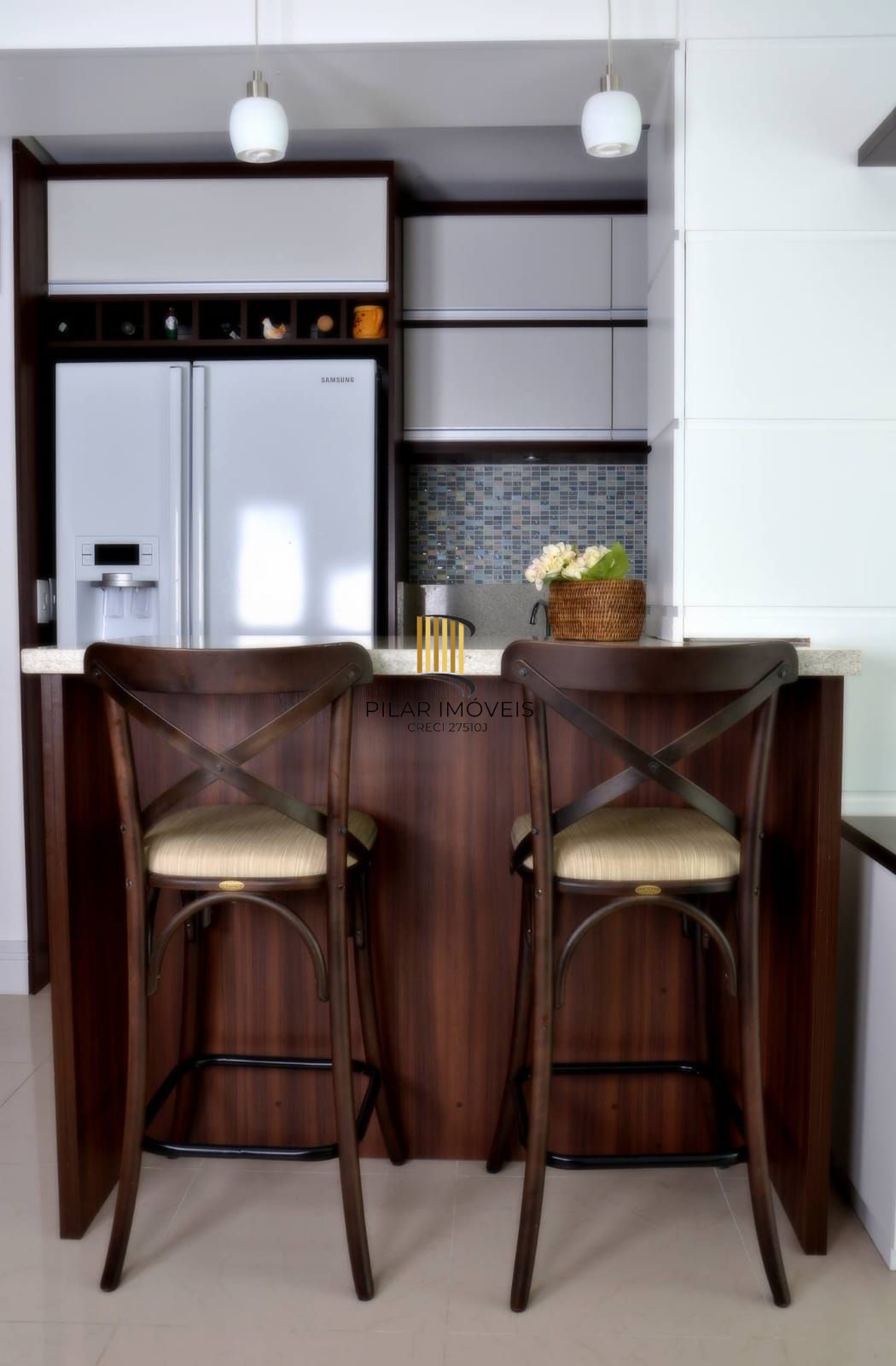 Lindo apartamento semi mobiliado, 3 quartos (1 suíte), churrasqueira e vaga.