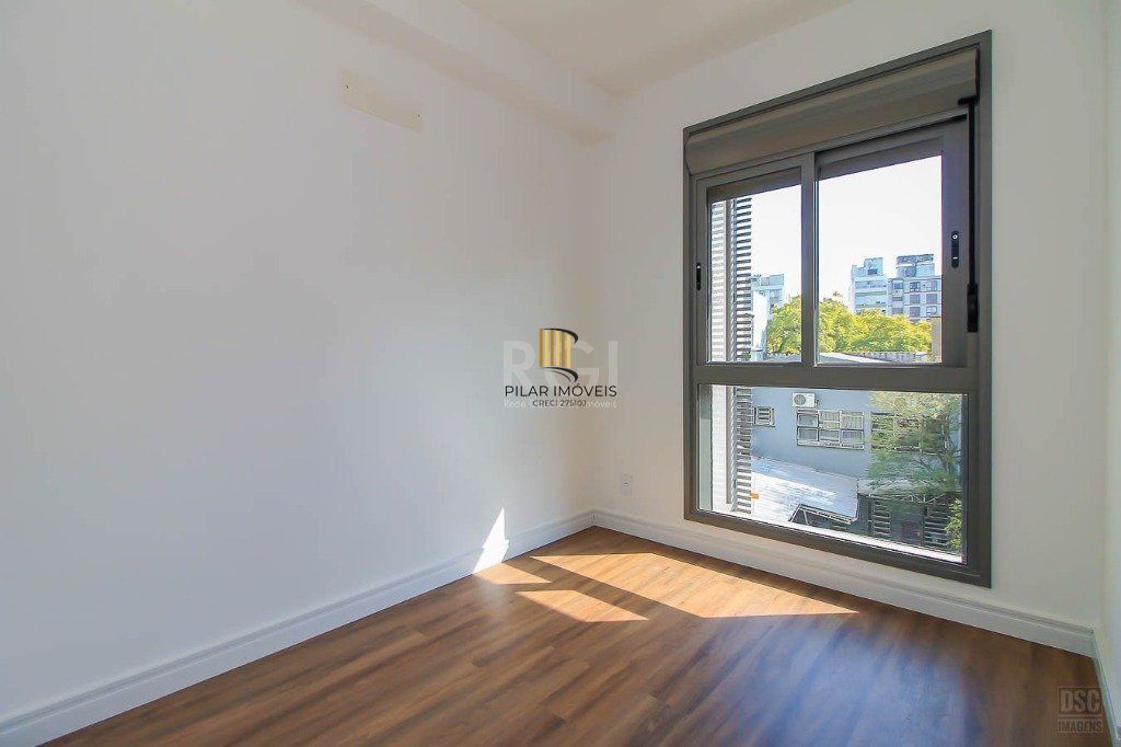 Semi mobiliado, 2 quartos (1 suíte) e 1 vaga. Infra completa e ótima localização