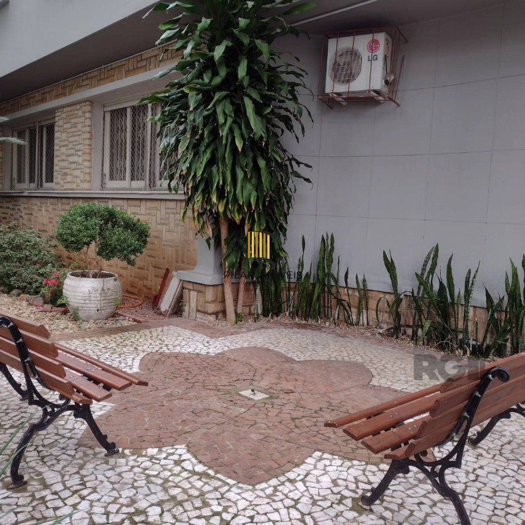 Apartamento no bairro Auxiliadora de 2 dormitórios ( 1 suíte)