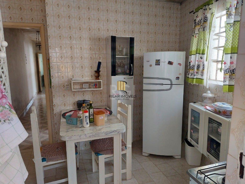 CASA COM CHURRASQUEIRA E GARAGEM PARA 2 CARROS