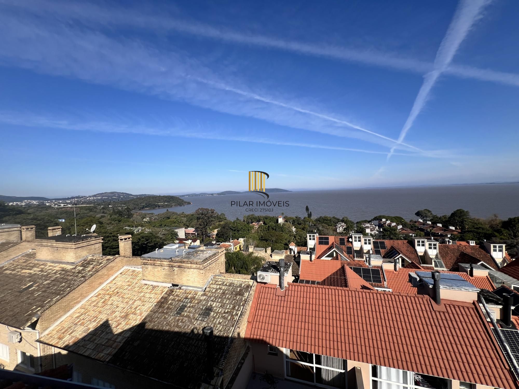 Belíssima casa no Bairro Tristeza com 645m²