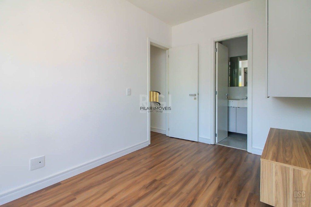 Semi mobiliado, 2 quartos (1 suíte) e 1 vaga. Infra completa e ótima localização