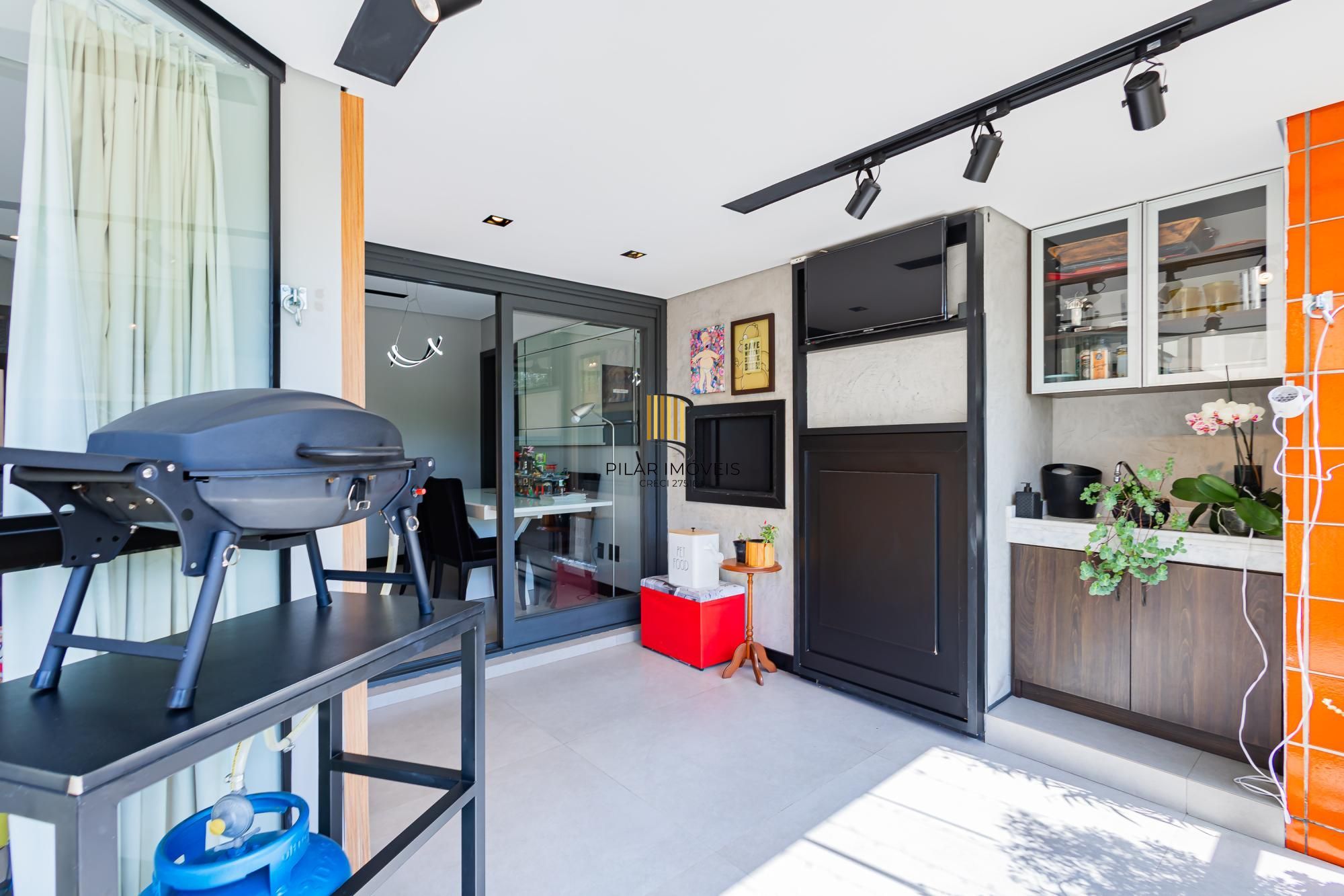 Apartamento com 92 m² no Menino Deus.