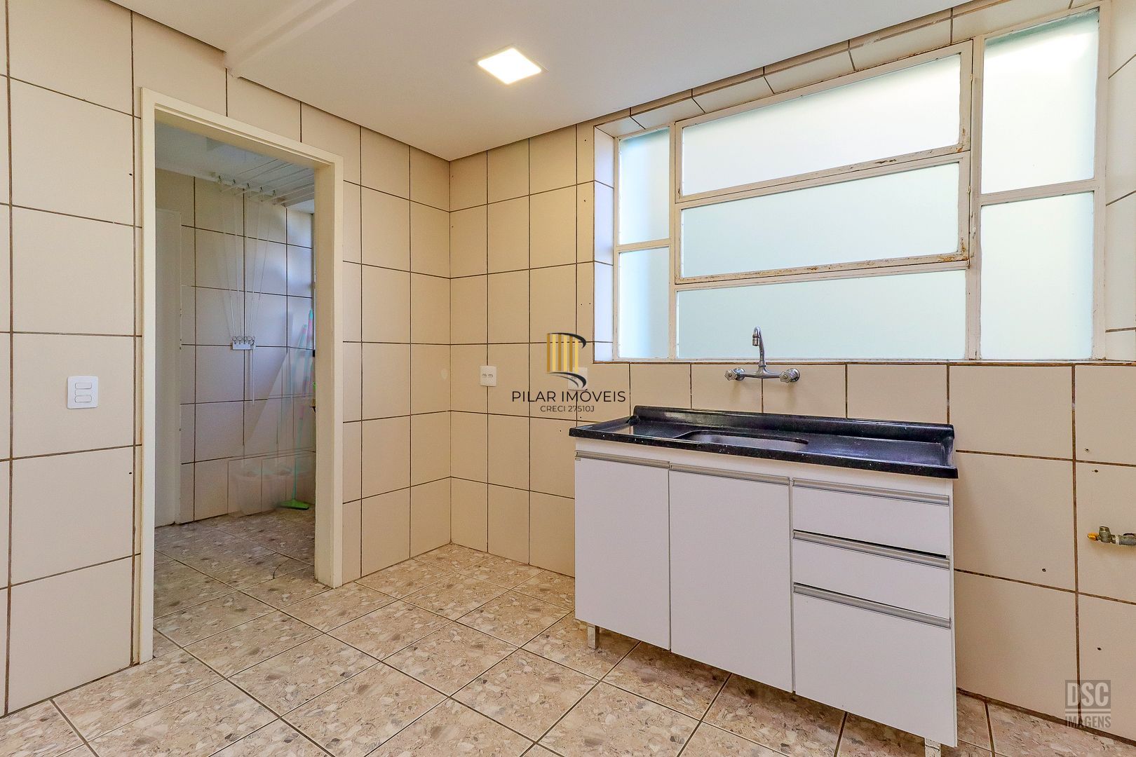 Amplo apartamento, 3 quartos (1 suíte) lavabo, escritório e 1 vaga - Petrópolis