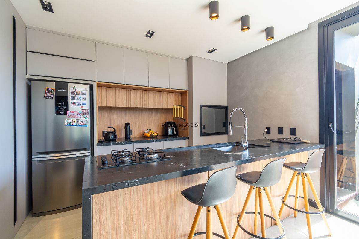 Casa de alto padrão no condomínio Vale dos Lírios