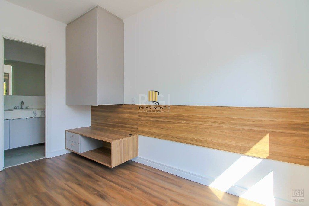 Semi mobiliado, 2 quartos (1 suíte) e 1 vaga. Infra completa e ótima localização