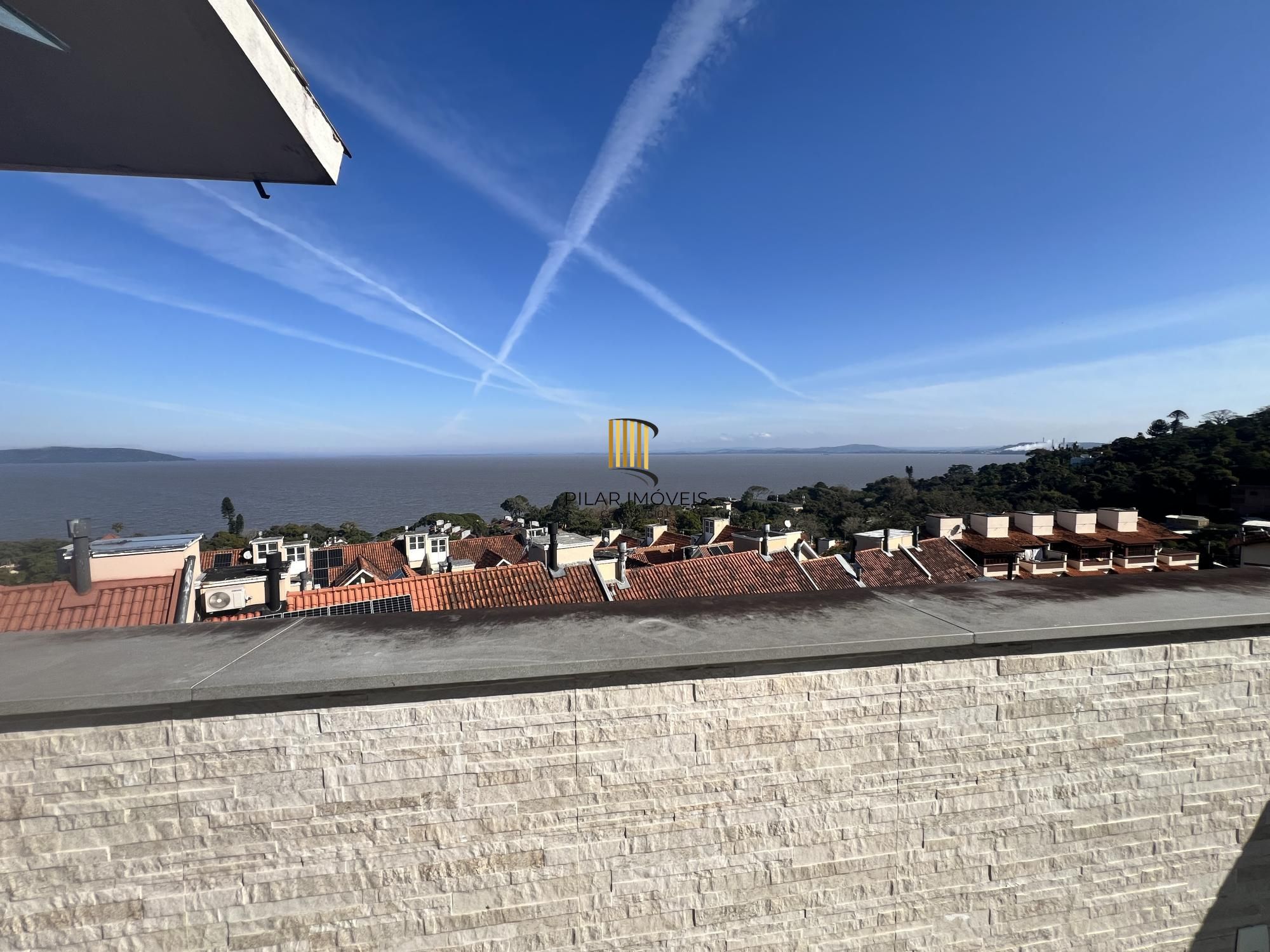 Belíssima casa no Bairro Tristeza com 645m²