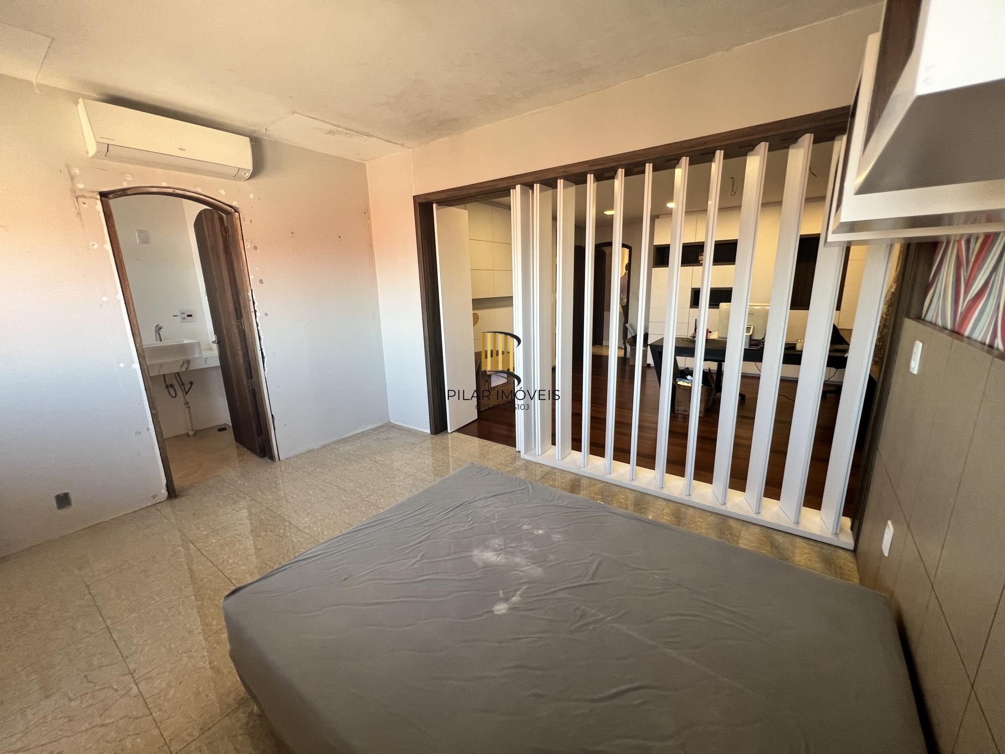 Belíssima casa no Bairro Tristeza com 645m²