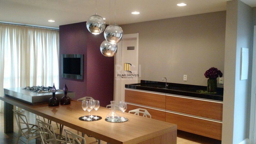 Apartamento para Venda - 65m², 2 dormitórios, sendo 1 suites, 1 vaga - Humaitá