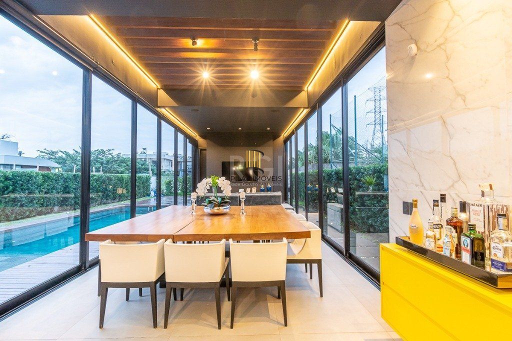 Casa Condominio para Venda - 350m², 4 dormitórios, sendo 4 suites, 4 vagas