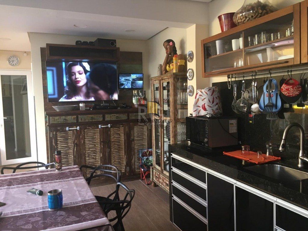 Casa para Venda - 230m², 3 dormitórios, sendo 3 suites, 3 vagas - Chácara das Pedras