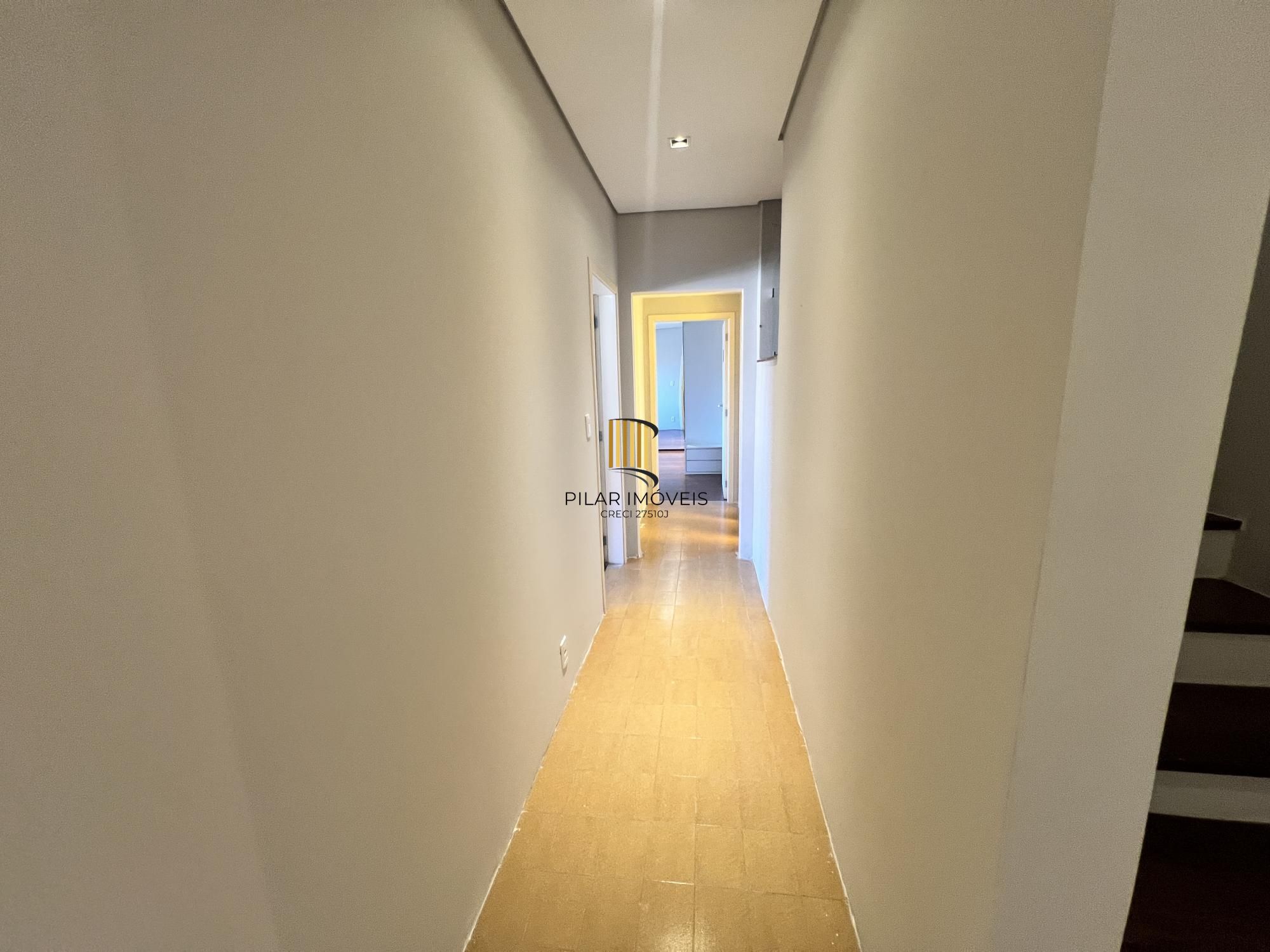 Belíssima casa no Bairro Tristeza com 645m²