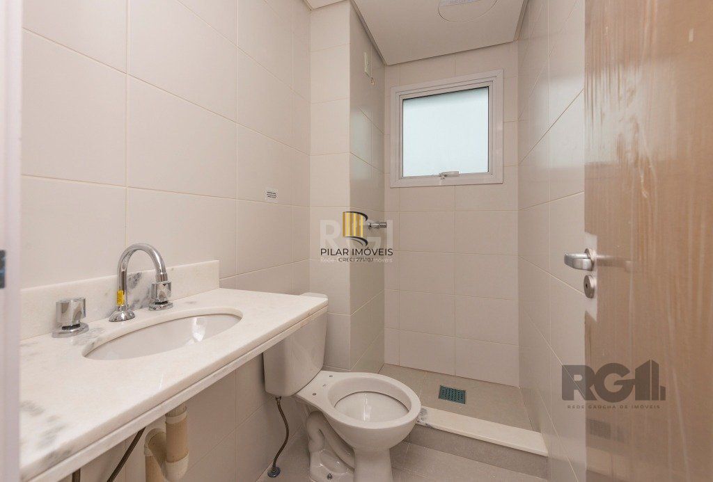 2 quartos ( 1 suíte), churrasqueira e 1 vaga. Junto a PUC