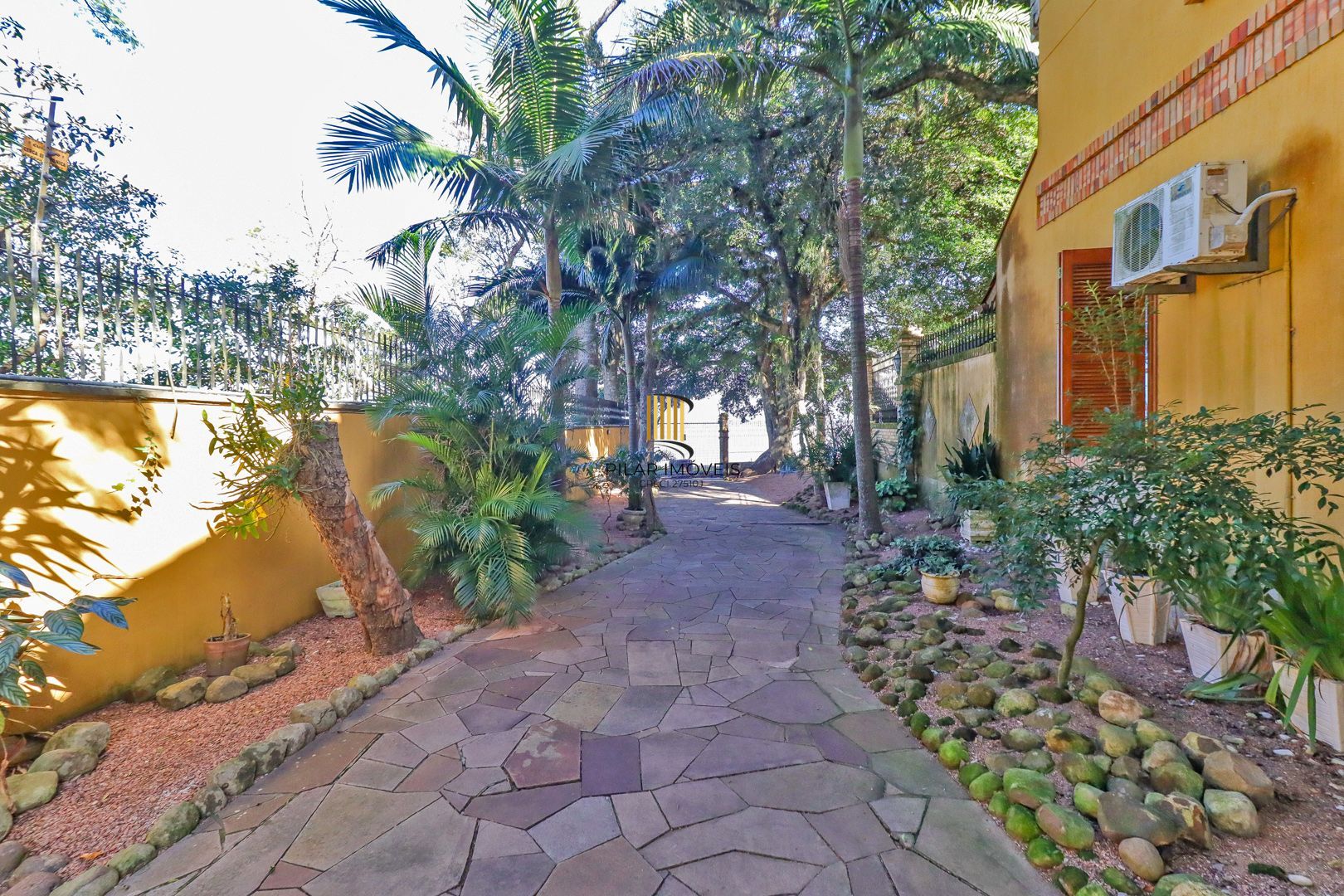 Casa em condomínio 4 dorms a venda na Av. Coronel Marcos,  Pedra Redonda, POA