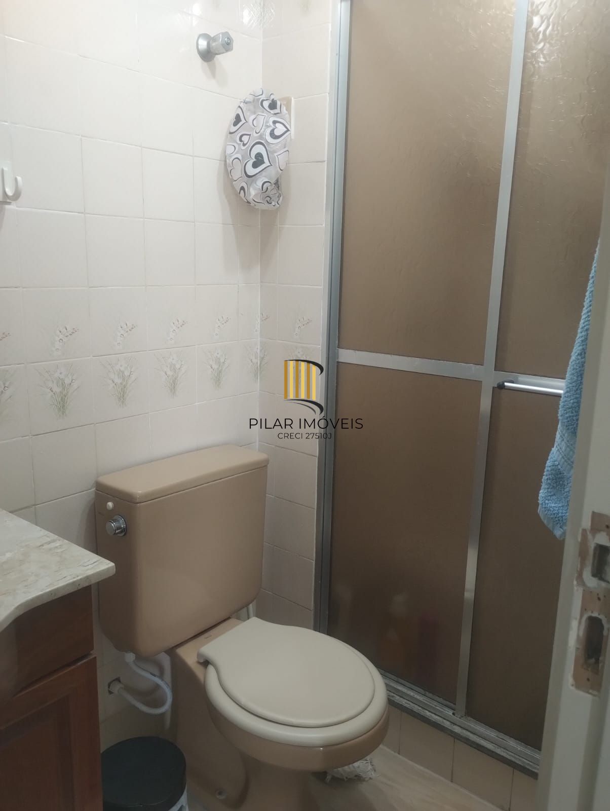 Apartamento 02 dormitótios na Av. Cavalhada com elevador e salão de festas.