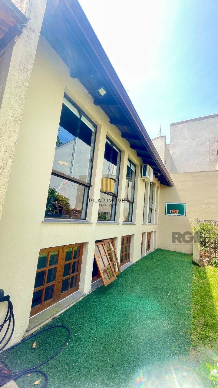 Casa de Condomínio 3 dormitórios no bairro Cristal