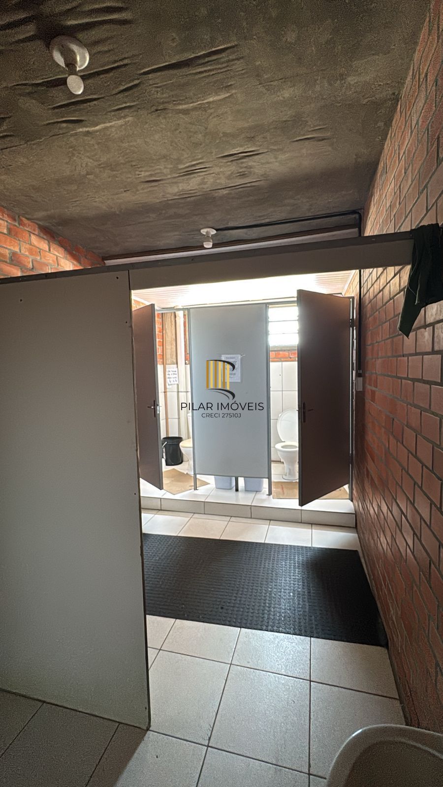 Pavilhão 2 dormitórios no bairro Restinga