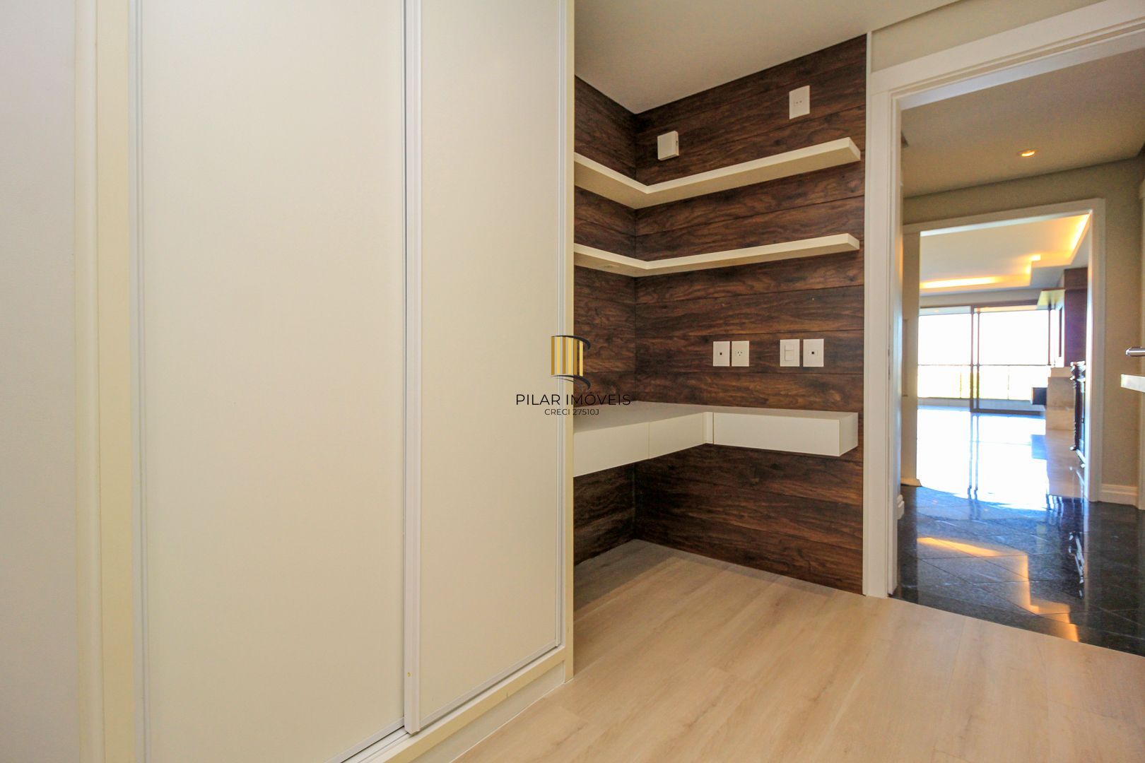 Apartamento alto padrão , 3 suítes, 3 vagas garagem, depósito, bairro Cristal
