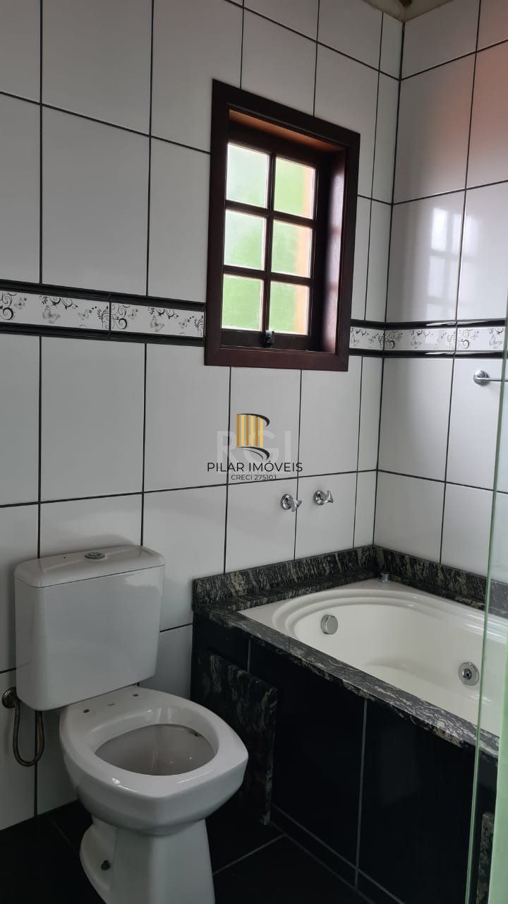 Sobrado para Venda - 200m², 3 dormitórios, sendo 1 suites, 3 vagas - Belém Novo