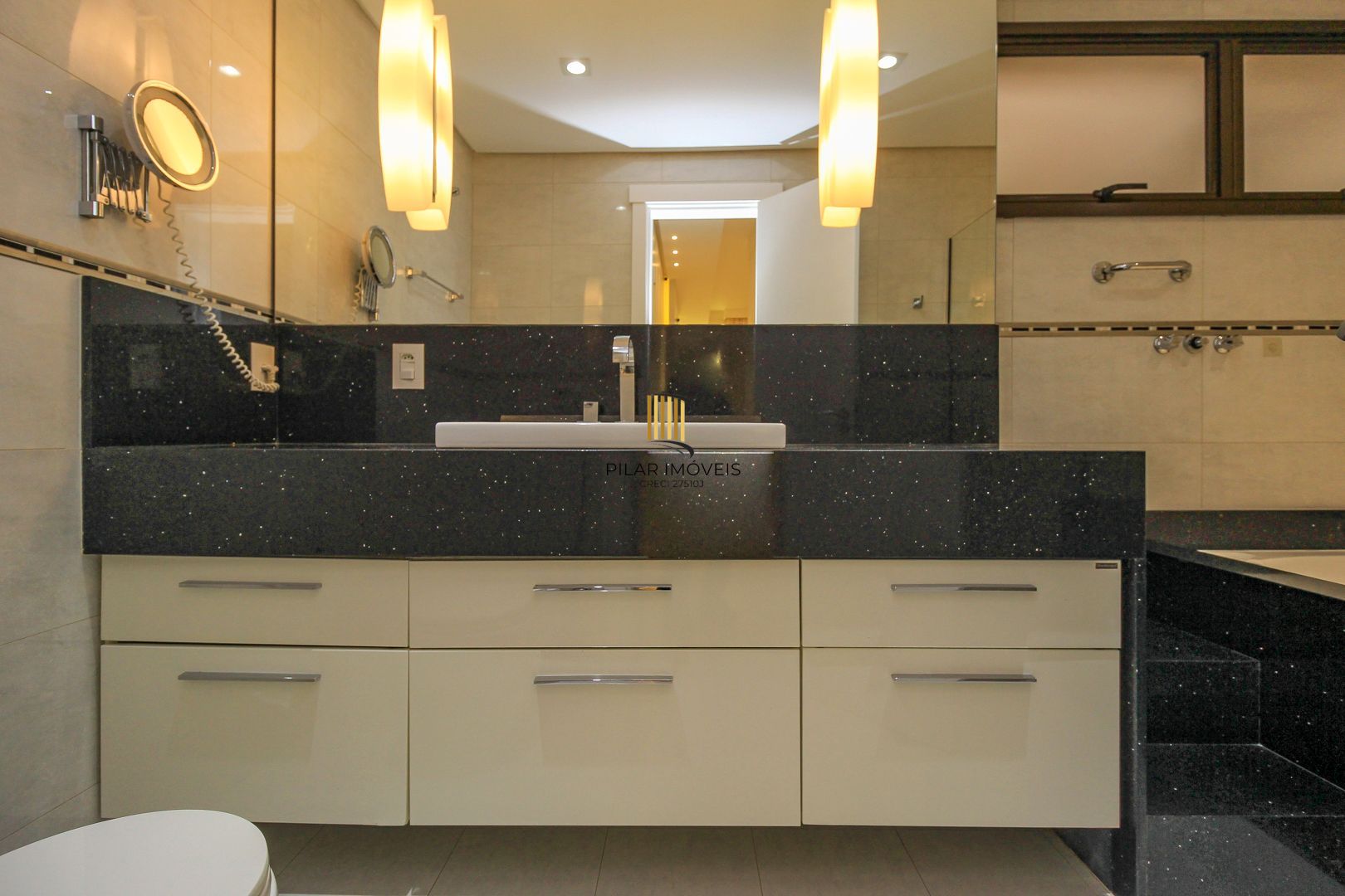 Apartamento alto padrão , 3 suítes, 3 vagas garagem, depósito, bairro Cristal