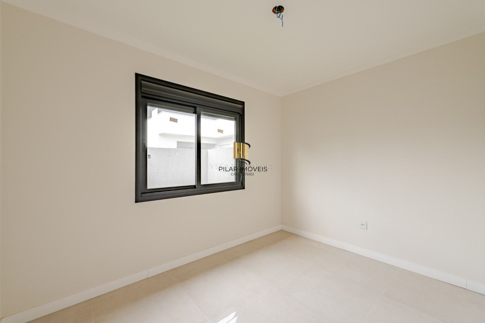 Casa nova em condomínio, infraestrutura completa próxima a comércios na zona sul