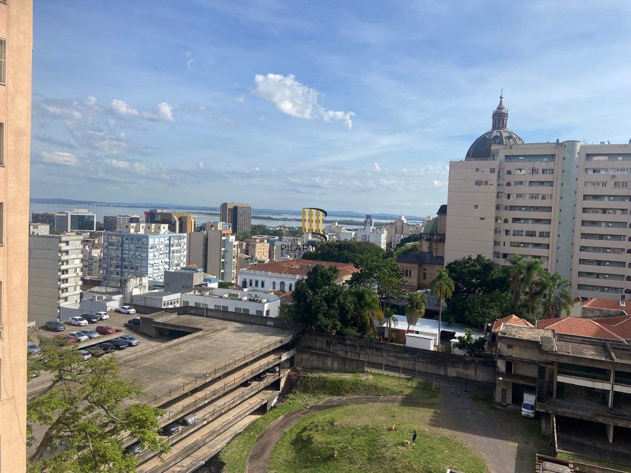 Apartamento com vista para o Guaíba com 4 quartos, portaria e elevador no Centro Histórico - Pilar Imóveis