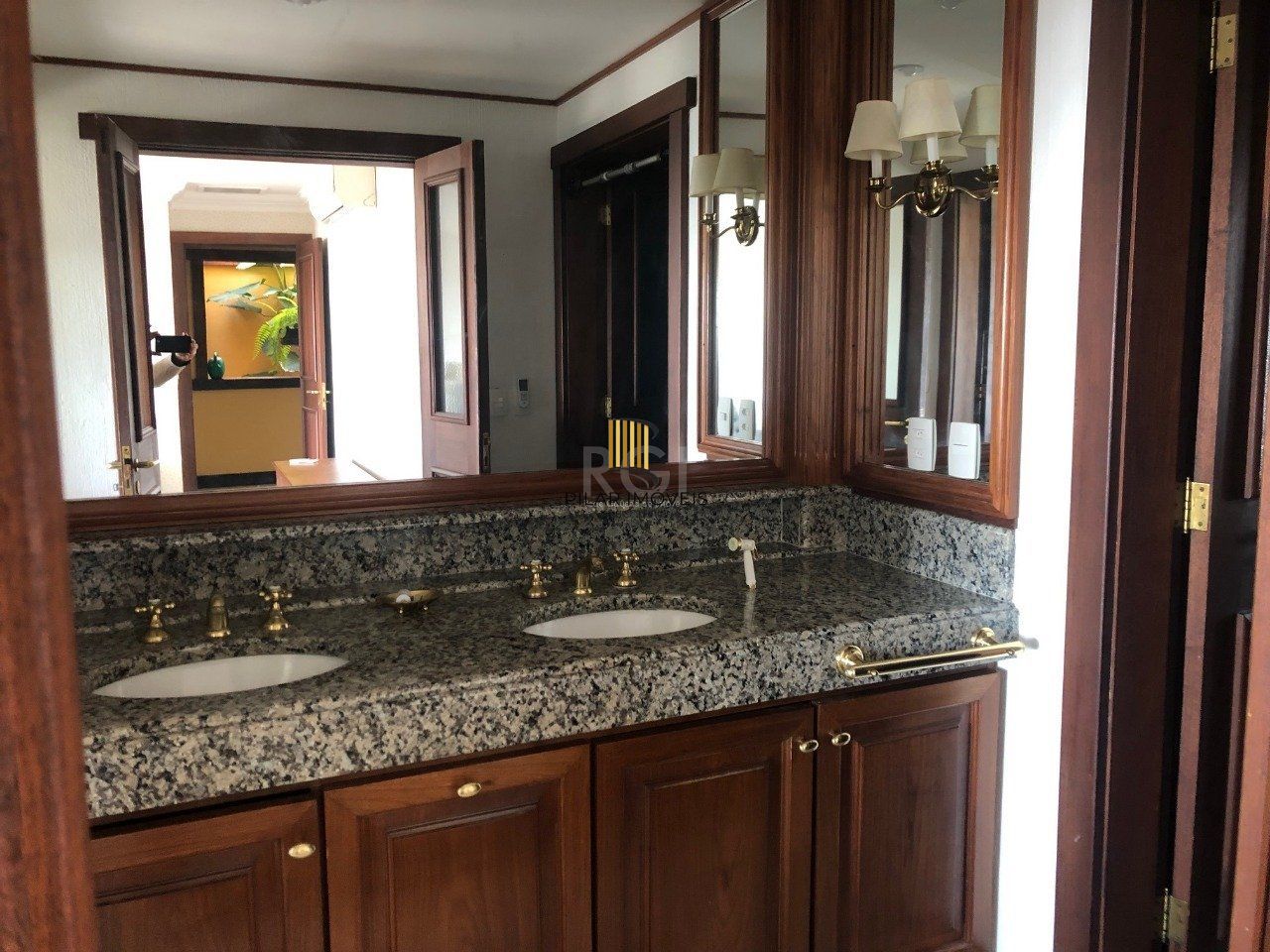 Casa Condominio para Venda - 420m², 3 dormitórios, sendo 3 suites, 2 vagas - Santa Tereza