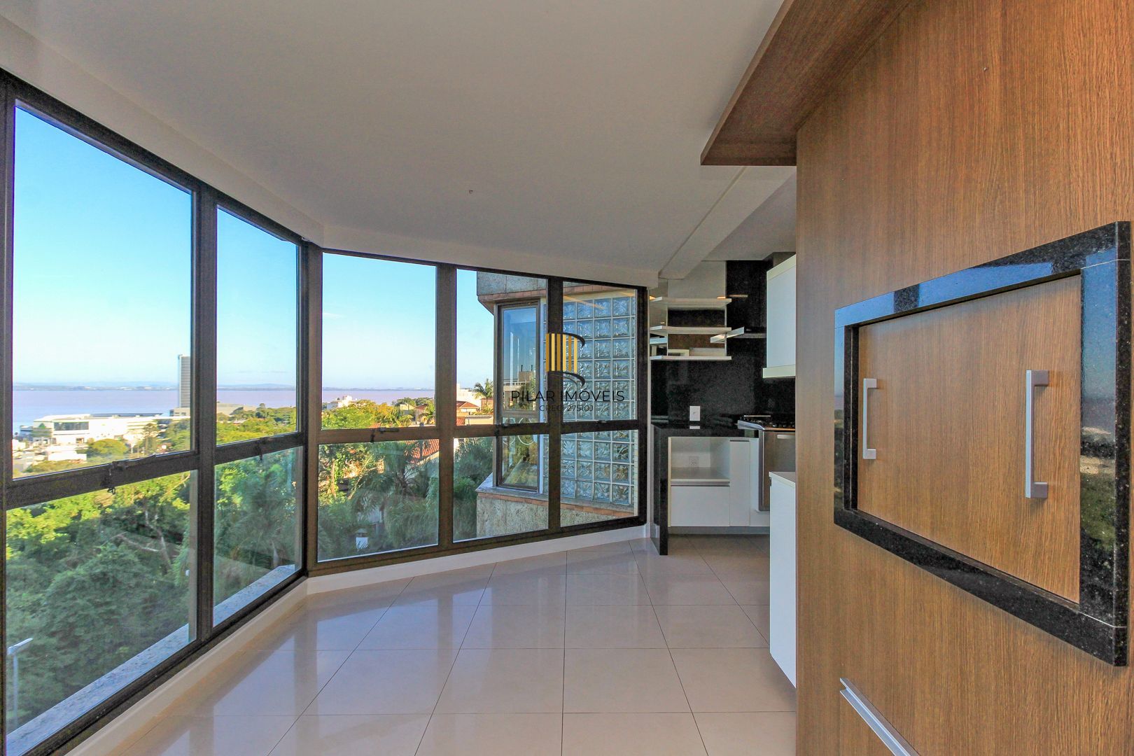 Apartamento alto padrão , 3 suítes, 3 vagas garagem, depósito, bairro Cristal