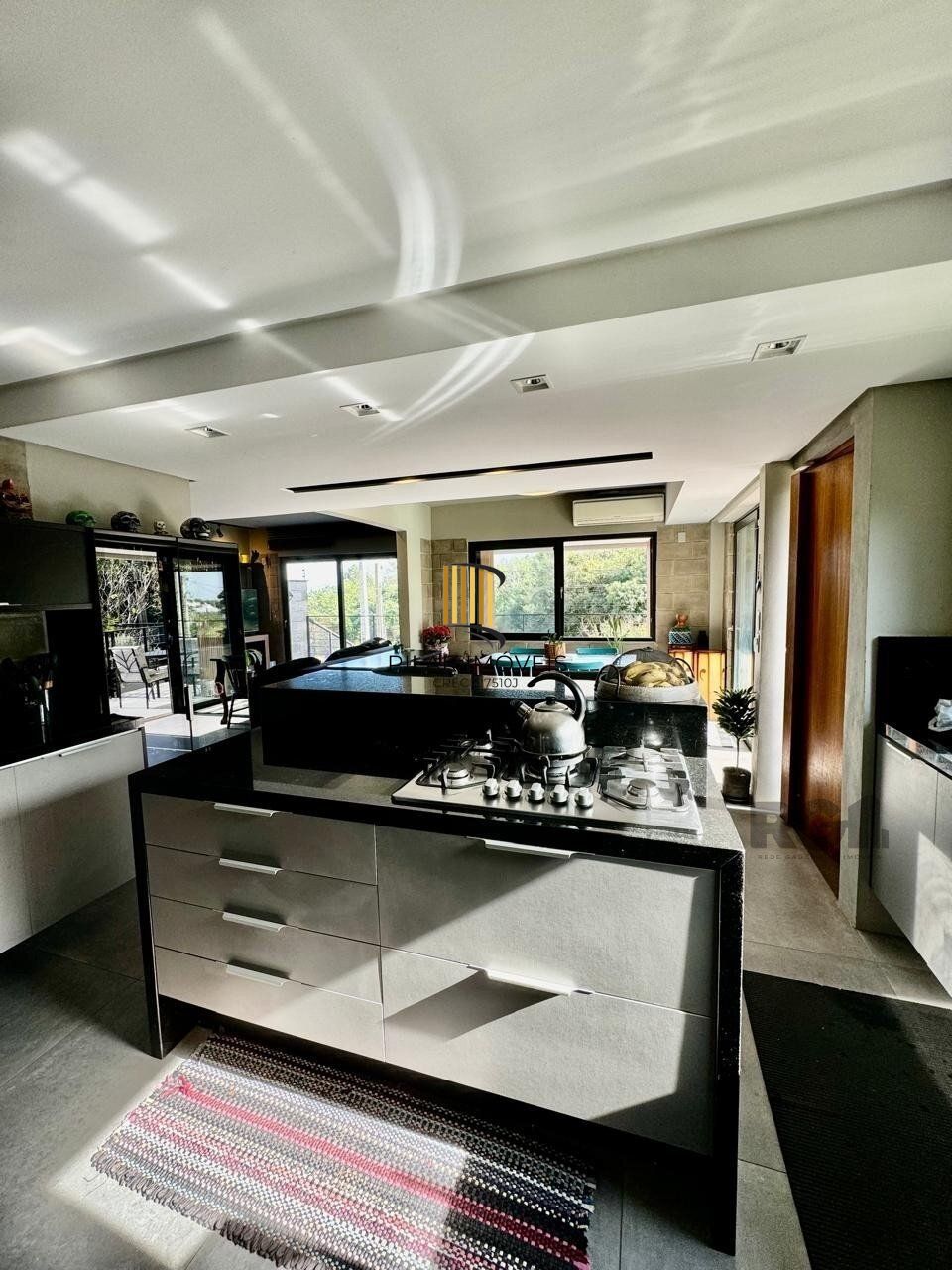 Casa 3 dormitórios no bairro Guarujá