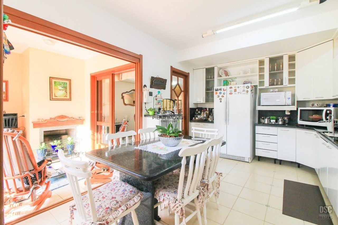 Casa 4 Dormitório(s) Bairro Ipanema