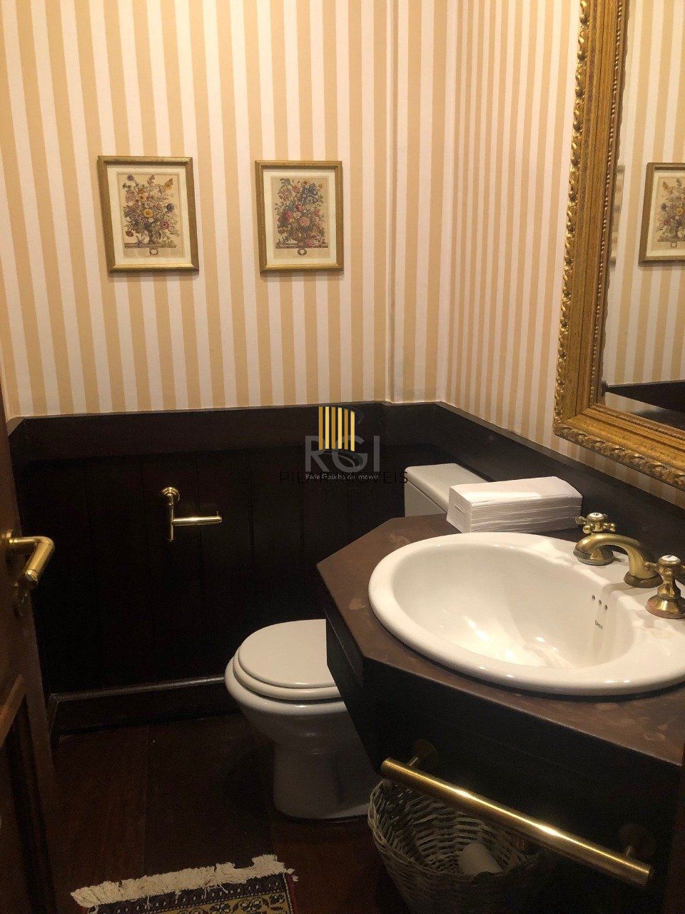 Casa Condominio para Venda - 420m², 3 dormitórios, sendo 3 suites, 2 vagas - Santa Tereza