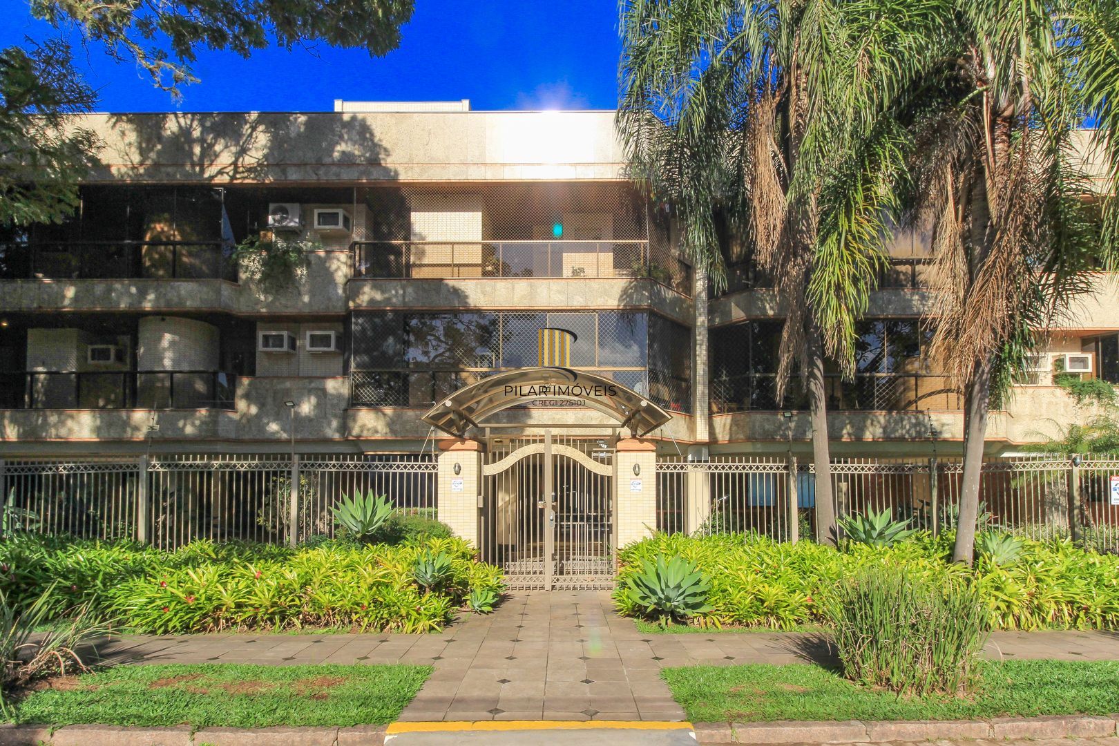 Apartamento alto padrão , 3 suítes, 3 vagas garagem, depósito, bairro Cristal