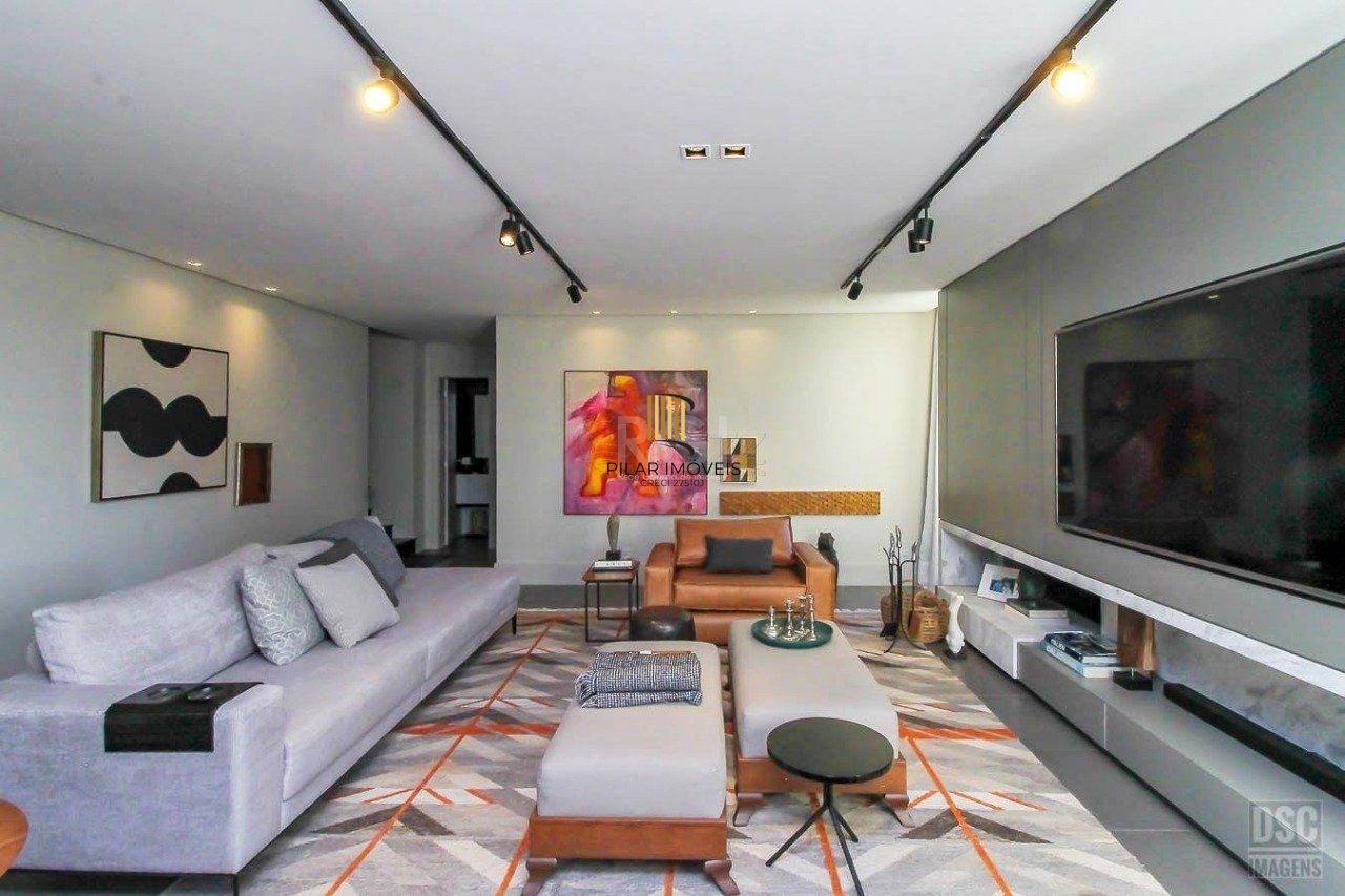 Casa para Venda - 238m², 3 dormitórios, sendo 3 suites, 6 vagas - Três Figueiras