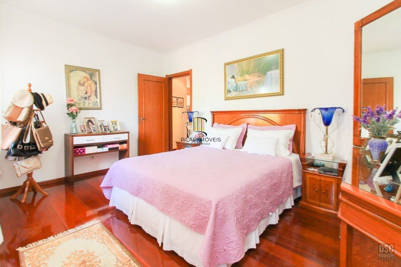Casa 4 Dormitório(s) Bairro Ipanema