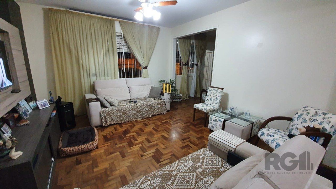 Casa 3 dormitórios no bairro Guarujá