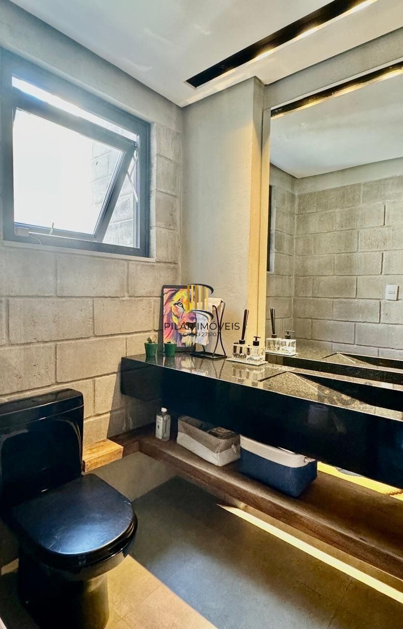Casa 3 dormitórios no bairro Guarujá