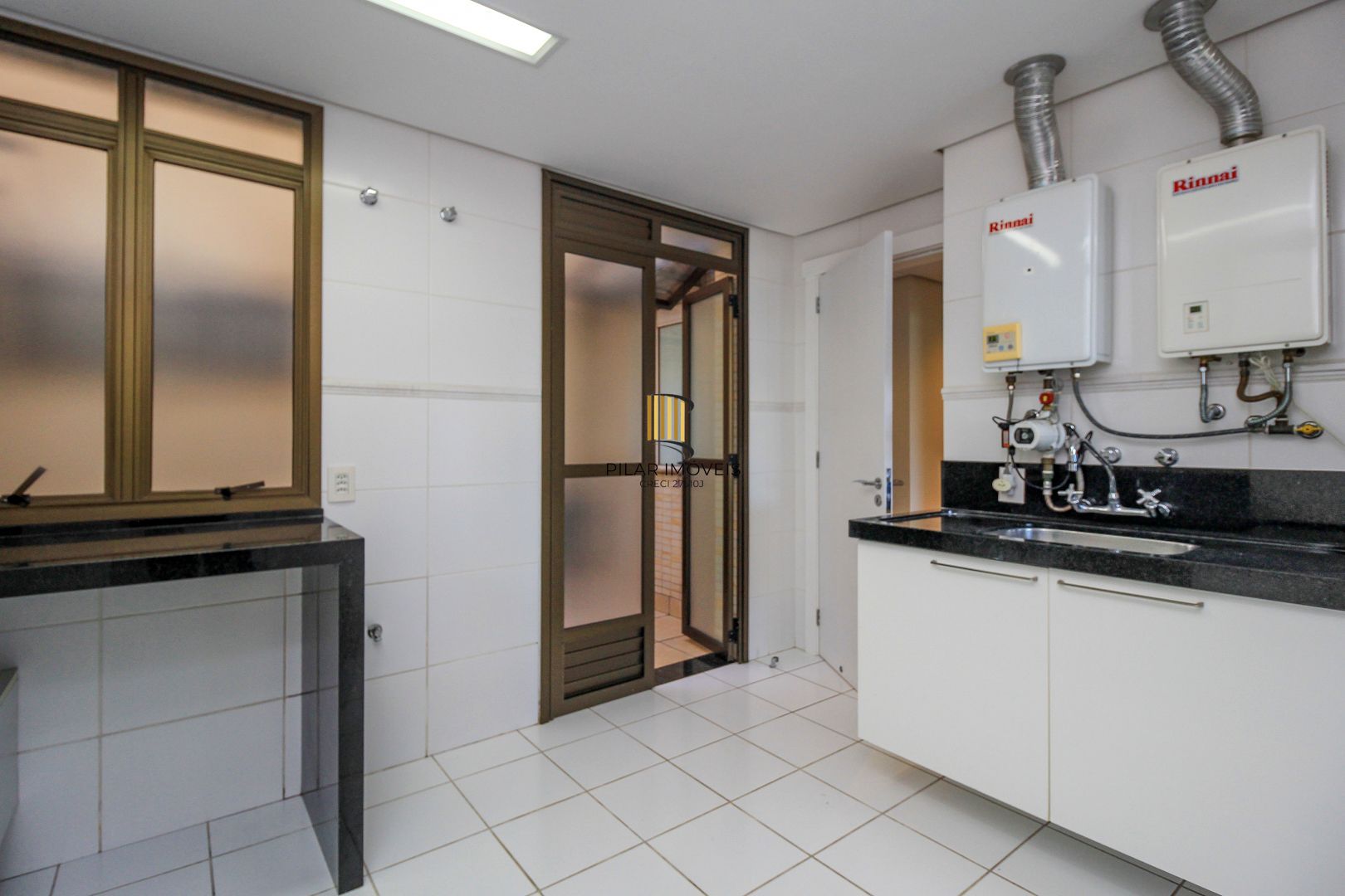 Apartamento alto padrão , 3 suítes, 3 vagas garagem, depósito, bairro Cristal