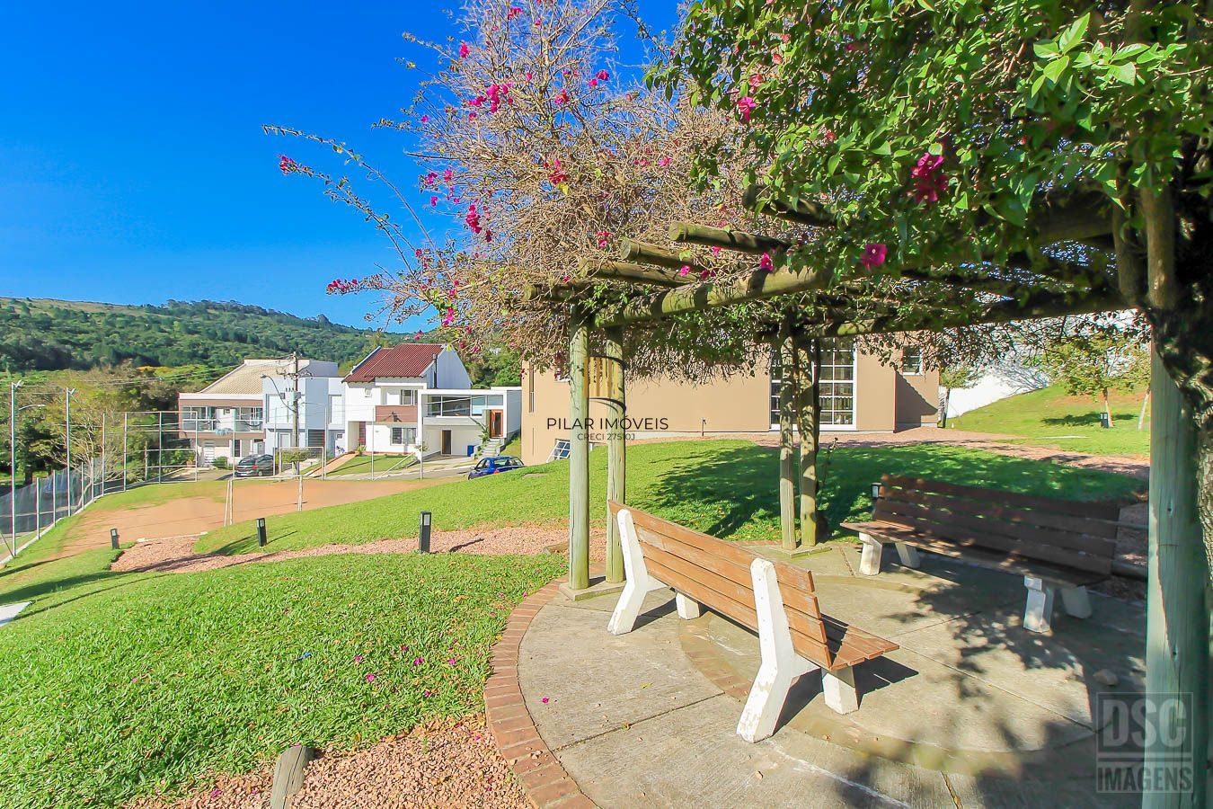 Casa em condomínio próximo do Barrashoppingsul - 3D com suíte e garden privativo