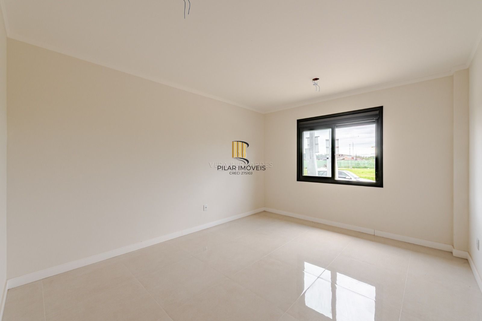 Casa nova em condomínio, infraestrutura completa próxima a comércios na zona sul