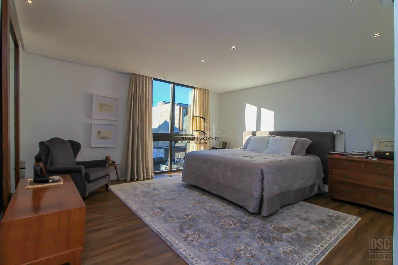 Casa para Venda - 238m², 3 dormitórios, sendo 3 suites, 6 vagas - Três Figueiras