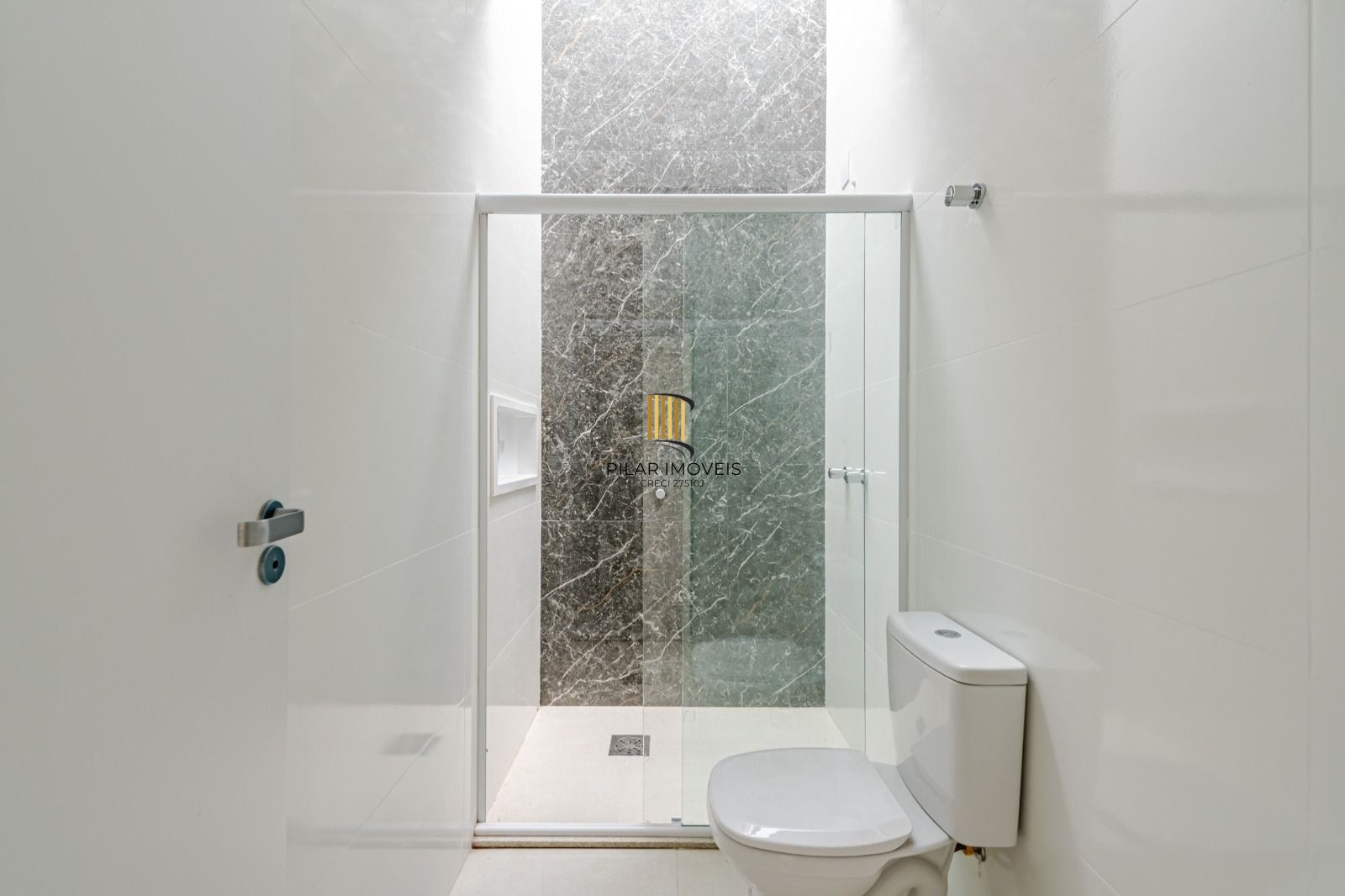 Casa nova em condomínio, infraestrutura completa próxima a comércios na zona sul